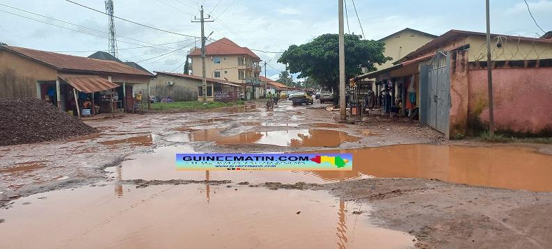 Guineematin's tweet photo. ⭕️ Kamsar : le calvaire du secteur de Kambalanta, plus de 10 000 habitants, privé d’eau, d’écoles et de routes

https://t.co/IKbJIf9Ct3 https://t.co/Z2x799HC9r