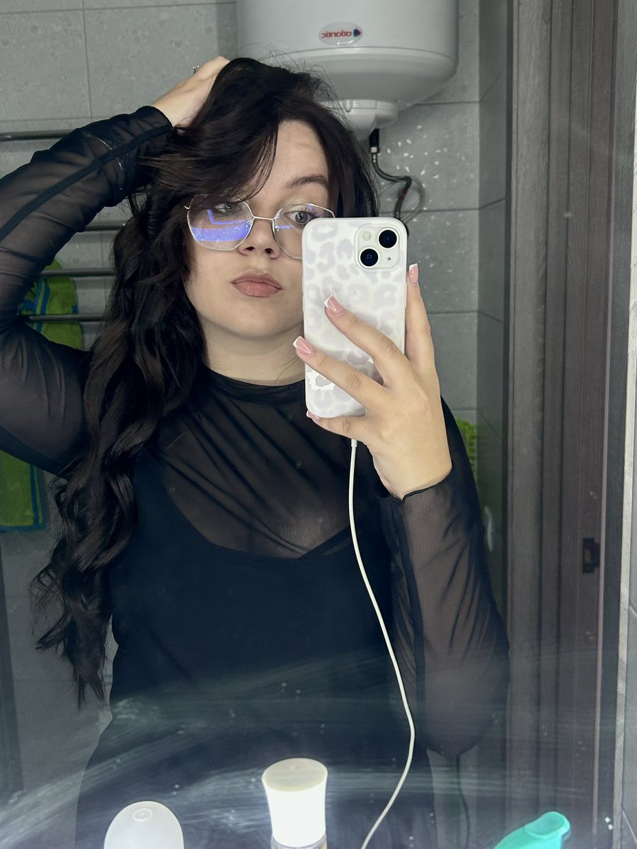 yulia tweet media