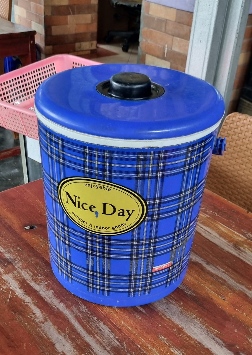 Something I immediately thought when I saw this typical Indonesian thing

(Also commonly used to store ice cubes!)
#hwsindonesia #hwsscotland