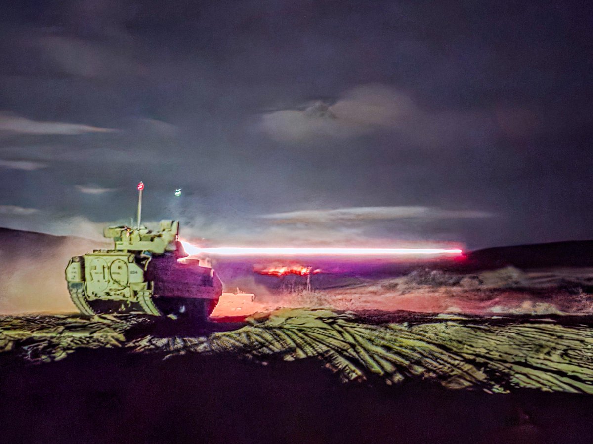 💥 A M2A3 Bradley Infantry Fighting Vehicle with 1-16 Infantry, 1st Armored Brigade Combat Team, 1st Infantry Division, lights up the night during a Table VI gunnery, on Novo Selo Training Area, Bulgaria.  #ThisIsUSAREURAF 📸: Spc. Brandi Frizzell and Sgt. 1st Class Richard Perez https://t.co/1WmUqVclR4