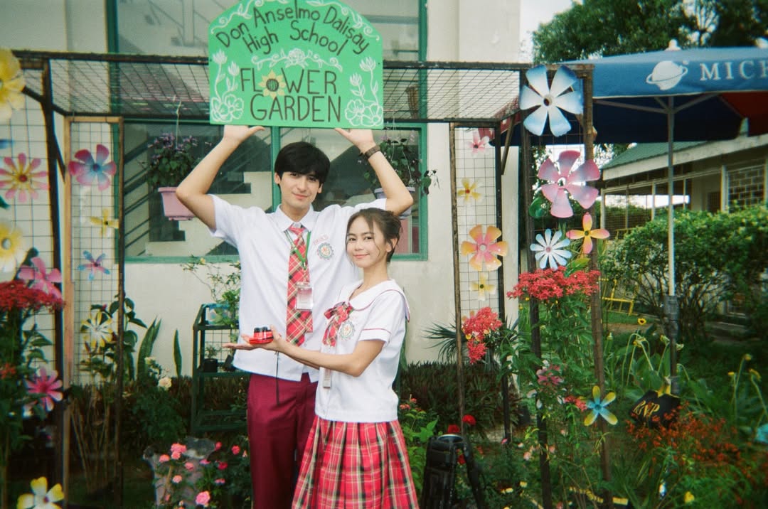 latest_chika's tweet photo. 'I'M IN THE MIDDLE OF WHAT I PRAYED FOR'

Actor #AndresMuhlach pens a heartfelt message thanking his loved ones, reel partner #AshtineOlviga, and their #AshDres fans, in a lengthy Instagram post accompanied by BTS photos from their film "Minamahal: 100 Bulaklak Para Kay Luna". https://t.co/kJUyiGzCQG