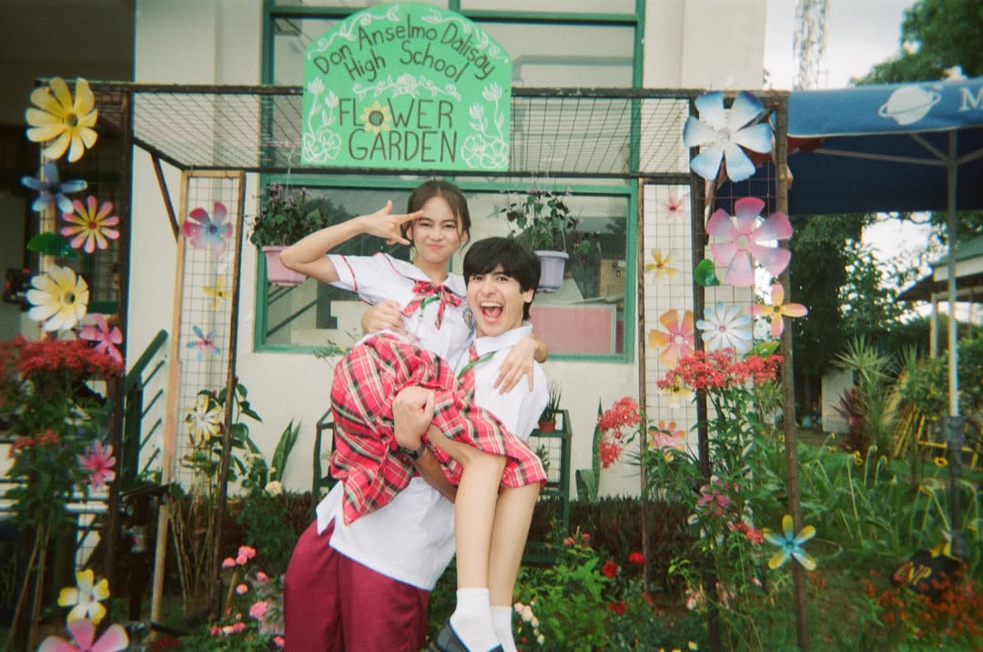 latest_chika's tweet photo. 'I'M IN THE MIDDLE OF WHAT I PRAYED FOR'

Actor #AndresMuhlach pens a heartfelt message thanking his loved ones, reel partner #AshtineOlviga, and their #AshDres fans, in a lengthy Instagram post accompanied by BTS photos from their film "Minamahal: 100 Bulaklak Para Kay Luna". https://t.co/kJUyiGzCQG
