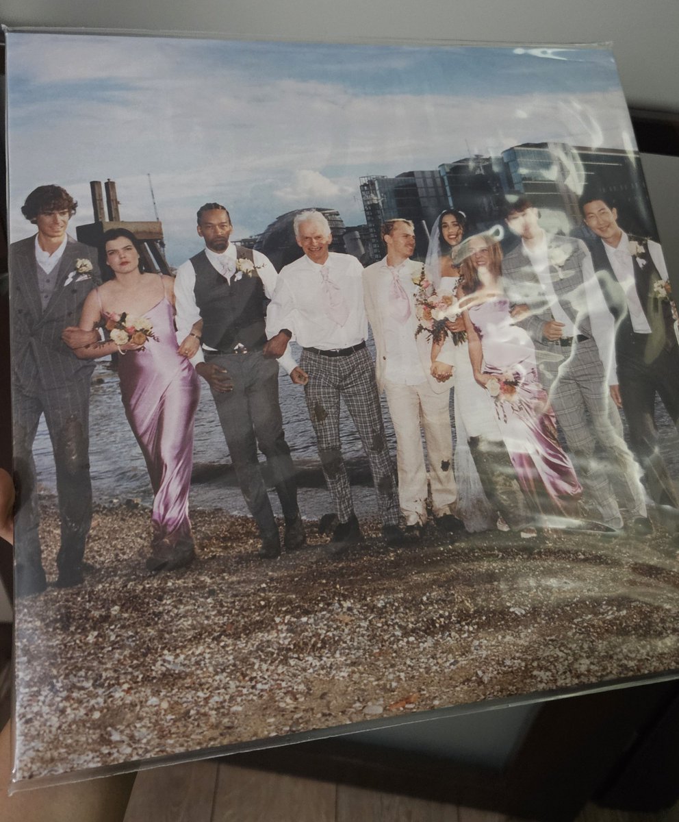 flörtken burda ortak plak alırız diye şakalaşırken şimdi 1. yılımız için gerçekten sevgilime plak alıyorum 🧿