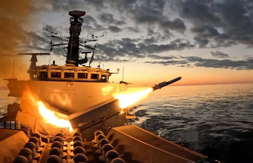 ArmyRecognition's tweet image. British #RoyalNavy’s #HMSSomerset fires #NSM Naval Strike Missile in first-ever test in #Norway.
armyrecognition.com/news/navy-news…
@RoyalNavy @UnitedKingdomRX @Reuters @TheSun @MailOnline @DailyMirror @Daily_Express @FT @BBCOne