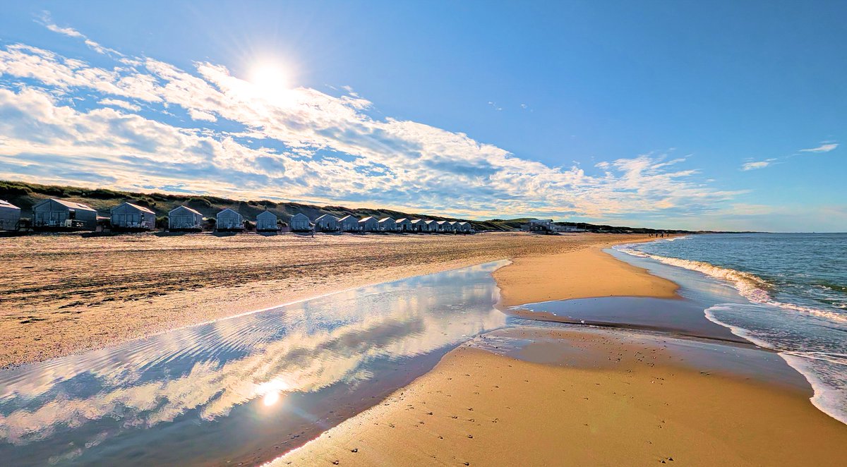 Het was een spectaculaire mooie zonsopkomst

<a href="/Julianadorp/">Julianadorp aan Zee</a>
#weerfoto <a href="/_weernl/">Weer.nl</a>
<a href="/jordiweerman/">Jordi Huirne</a>
<a href="/WilliamHuizinga/">William Huizinga</a>
<a href="/weeronline/">Weeronline</a>
<a href="/marjondehond/">Marjon de Hond</a>
<a href="/HartvNL/">Hart van Nederland</a> 
<a href="/onwukaa/">Amara Onwuka</a> <a href="/Weerplaza/">Weerplaza.nl</a>
<a href="/WNLVandaag/">WNL Vandaag</a>
#ochtendgloren #ontbijtnieuws #rtl