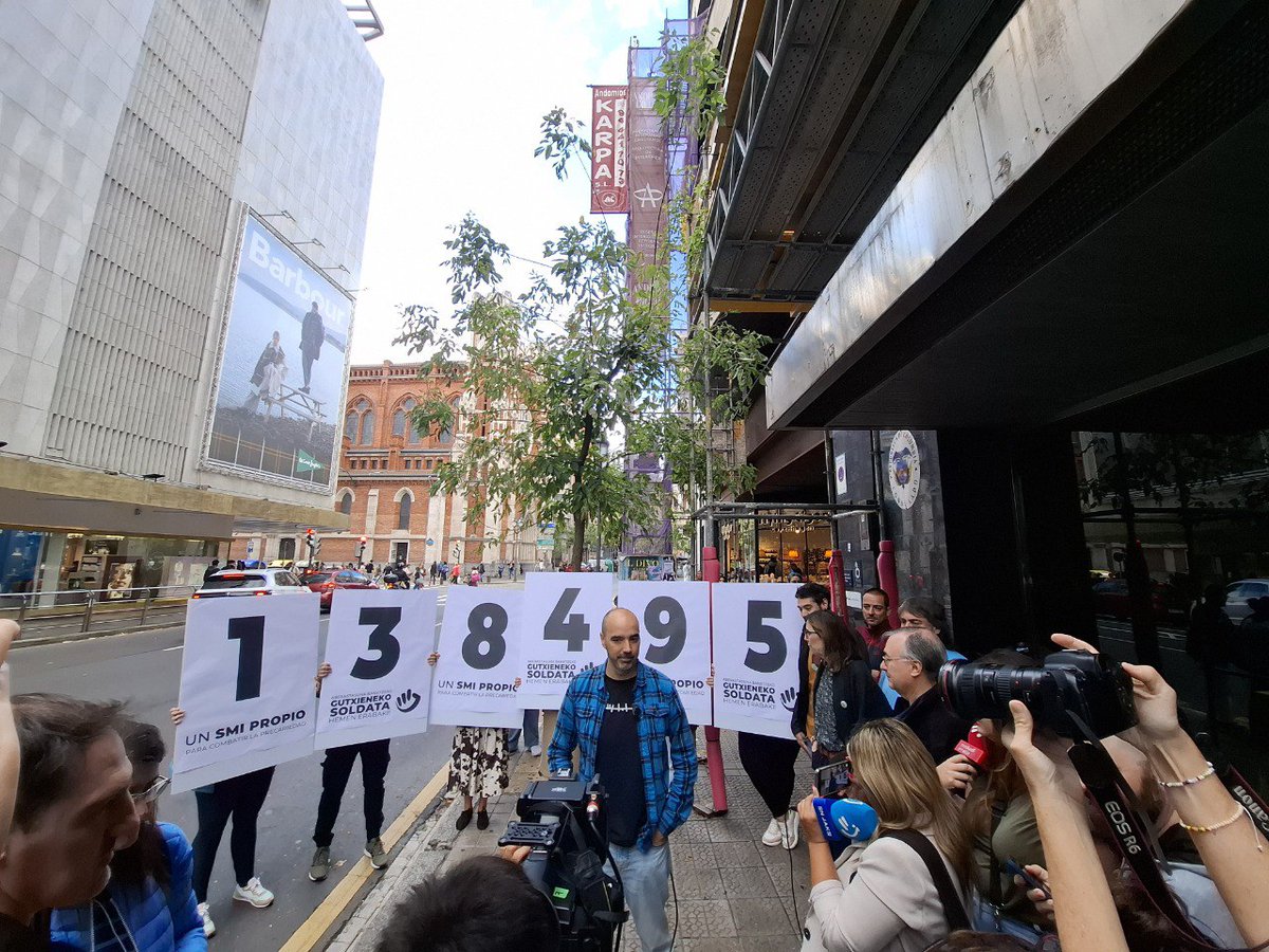 ELA_Sindikatua's tweet photo. 📢ELA, LAB, Steilas, ESK, Etxalde y Hiru dan el primer paso para #demandar a @Confebask con el fin de forzarla a sentarse a negociar un #SMIpropio
👉Piden al @gob_eus que actúe como mediador en el conflicto
📲 https://t.co/SiEaElPM8G https://t.co/Hj1mo0rgEg