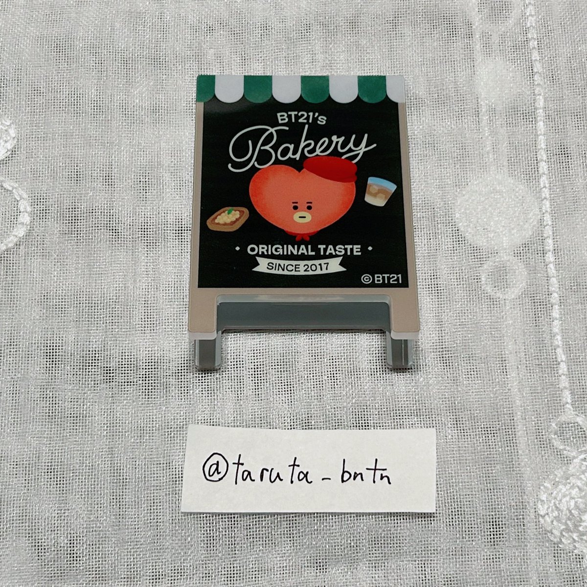 よる tweet media