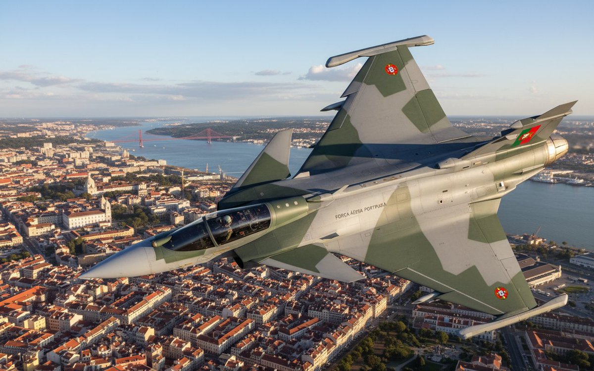Portugal se aproxima da Saab em projeto de caças e fortalece indústria nacional com OGMA/Embraer e Critical Software 
#Embraer #OGMA #CriticalSoftware #Saab #Gripen #Portugal
is.gd/FJrZUi