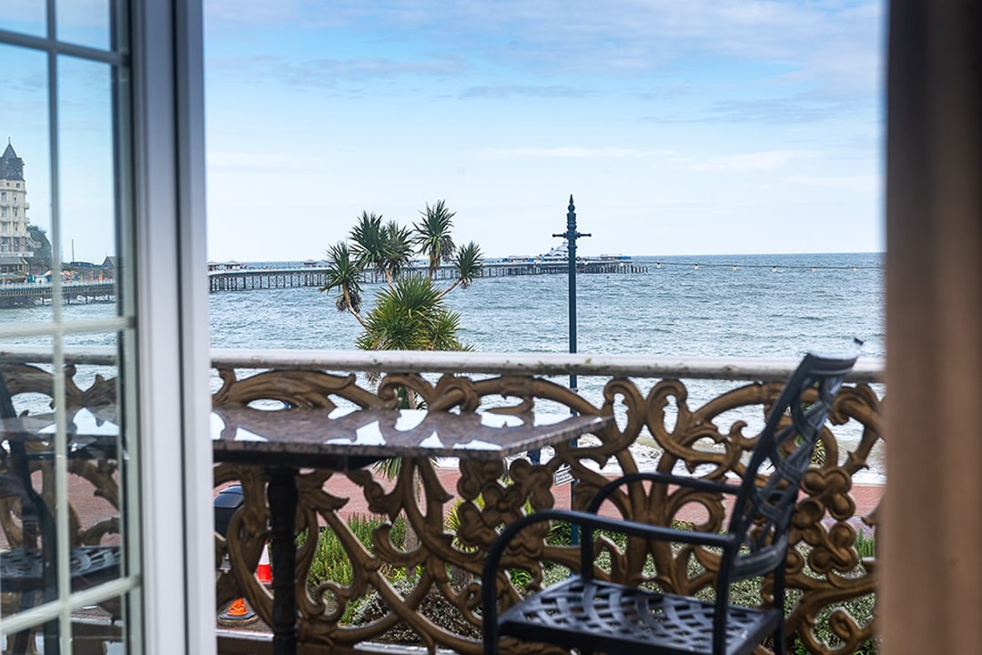 Give the gift of unforgettable memories by the sea! 🎁A St George’s Hotel voucher is perfect for indulgent dining, relaxing stays &amp; more – the ultimate seaside treat this autumn.

stgeorgeswales.co.uk/hotel-gift-vou…