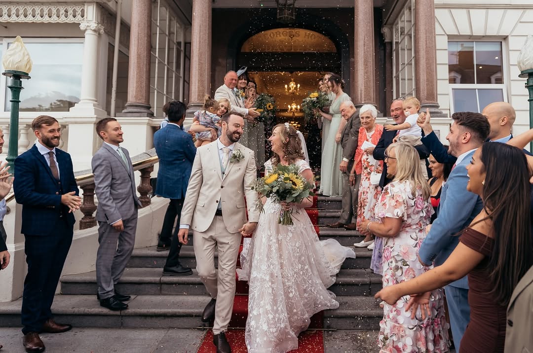 💍 Dreaming of a beautiful coastal wedding? From intimate celebrations to grand affairs, St George’s Hotel offers stunning suites, including the elegant Grade II listed Wedgwood Suite.

📸mattpate.weddings

stgeorgeswales.co.uk/weddings/