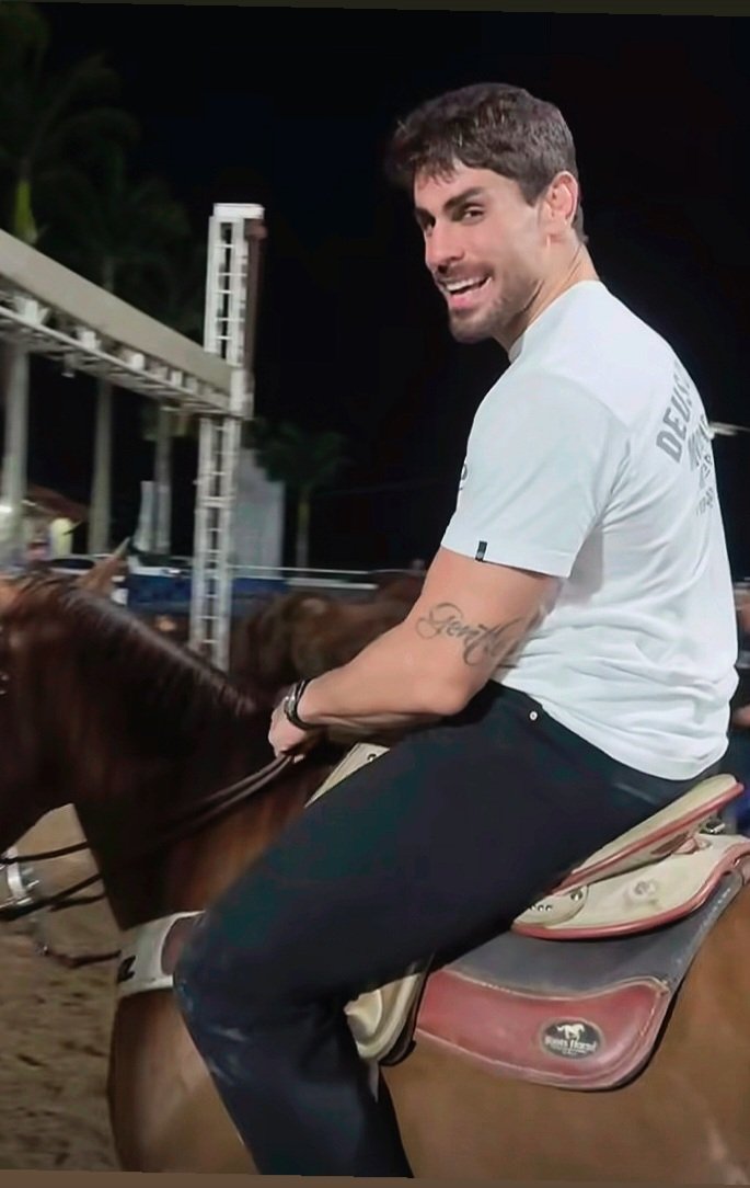 Quando alguém entra na tua vida e traz leveza, esse ser humano é luz
Antônio é tão bom poder te acompanhar ,cê não faz ideia do quanto te quero bem 
Feliz vidaaaaaa e uma semana abençoada pra todos