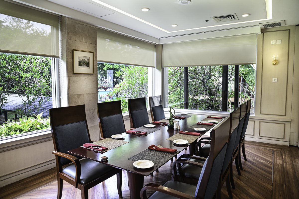 Savor the best of both worlds at Bogor Cafe 🌿 From lavish buffets to à la carte delights, enjoy private moments with family, friends, or colleagues—wrapped in garden views &amp; warm hospitality.

📍Bogor Cafe, Hotel Borobudur Jakarta
#HotelBorobudurJakarta #BogorCafe #JakartaDining