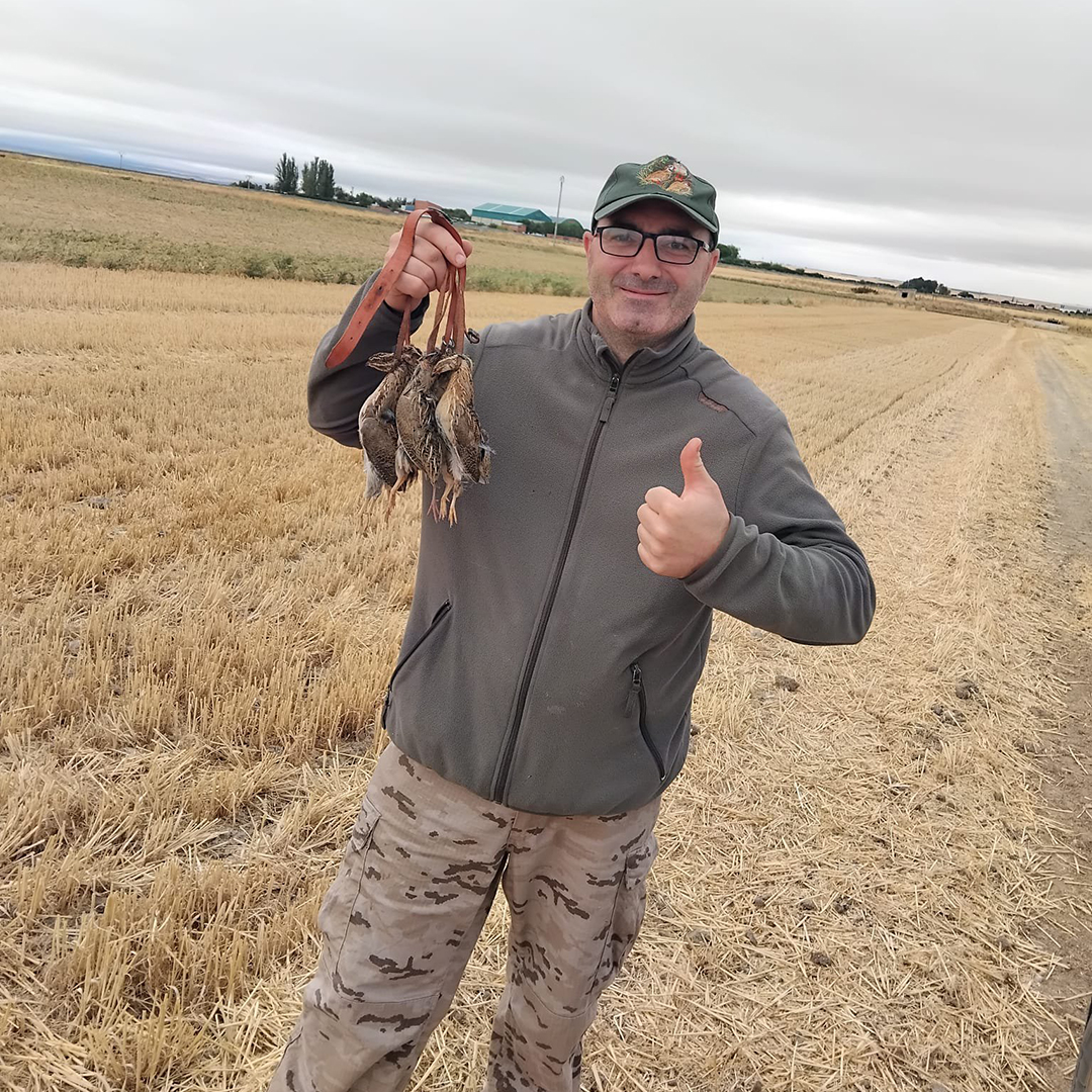 📸🤩¡Empezamos la semana con fotos!

Podenco de @antoniojesuslopezmen
@nachonogueracon con las últimas torcaces del verano.
@puig_hunter con un corzo de la temporada.
@calvoalbertoredondo con unas codornices de esta media veda. 

#iberaliago #fotosdecaza #caza #cazadores
