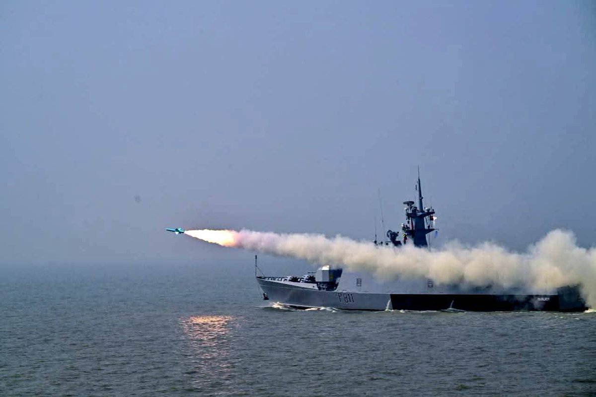 PaceViewer's tweet image. Today at 11:00 AM(29Sept2025)
The Myanmar military from Sittwe Township opened fire with heavy weapons on the Museikan area of ​​Rathedaung Township, killing one civilian woman and injuring at least two others, without any fighting between the two sides.