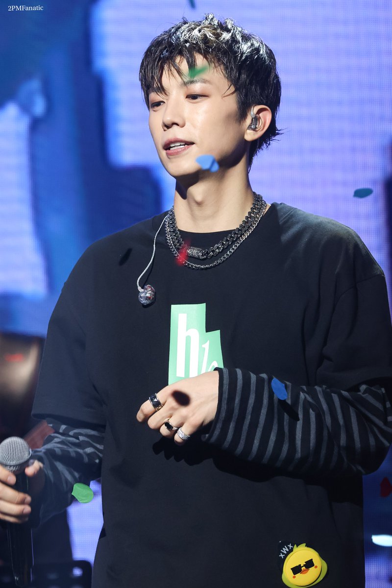 2PM_Fanatic's tweet photo. 250928 
#장우영 #JangWooyoung
#halfhalf #2025_JangWooyoung_Concert https://t.co/RnHSk7Gf65