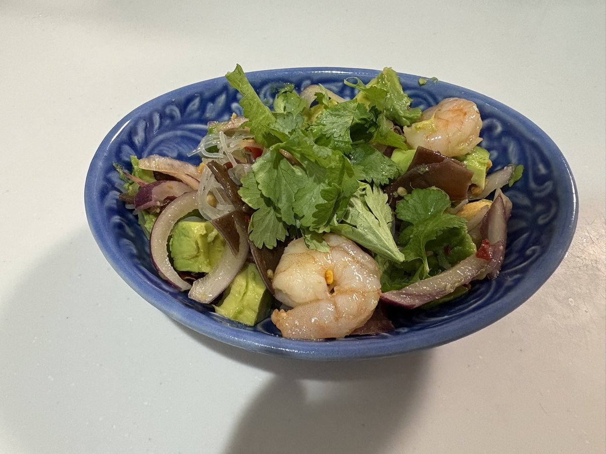 gesg_4's tweet photo. タイで調味料手に入れてから、タイ料理ばっか作ってる気がする
ラープとエビアボカドのヤムウンセンがお気に入り https://t.co/7oQDBqY52L
