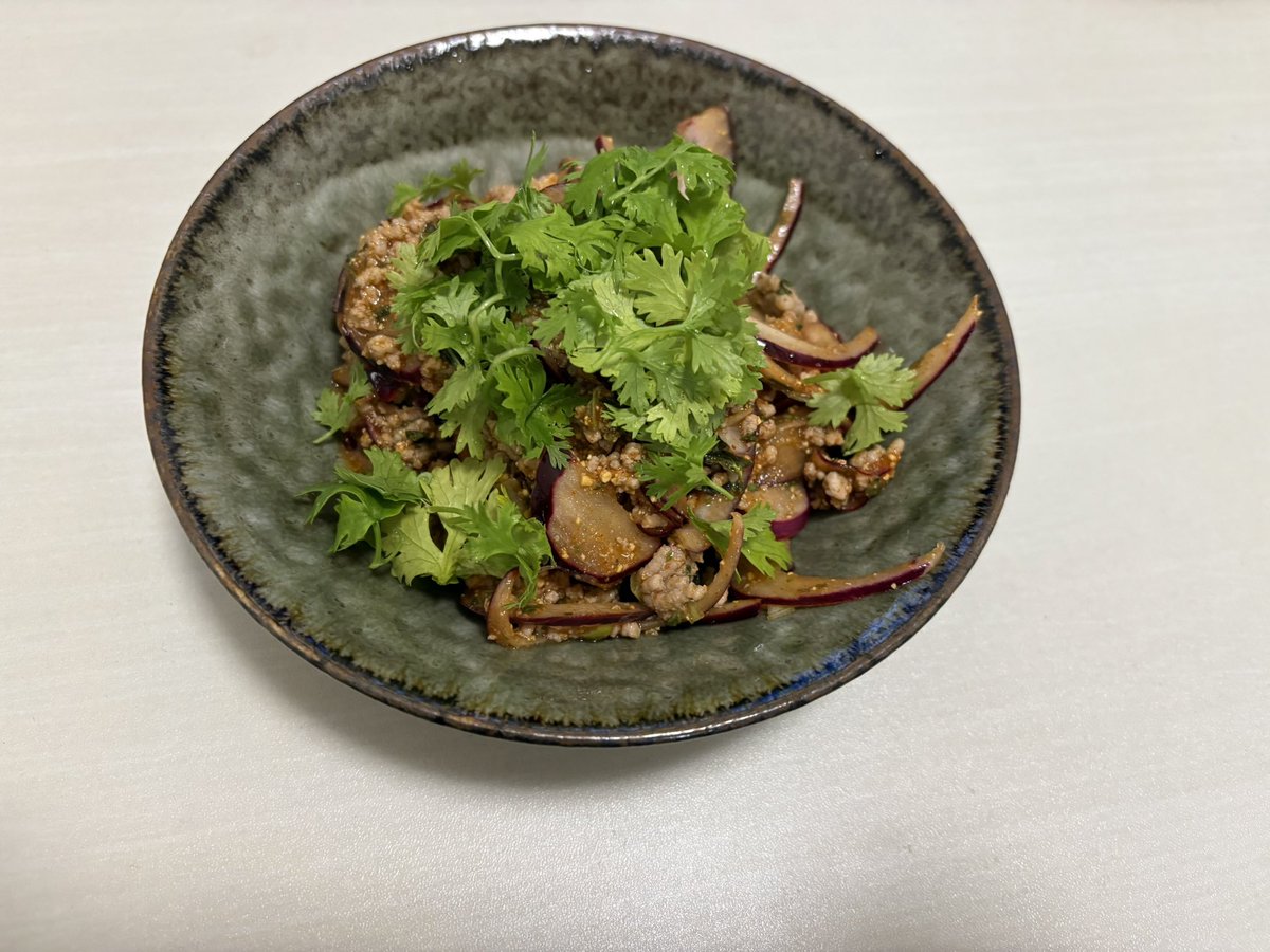 gesg_4's tweet photo. タイで調味料手に入れてから、タイ料理ばっか作ってる気がする
ラープとエビアボカドのヤムウンセンがお気に入り https://t.co/7oQDBqY52L