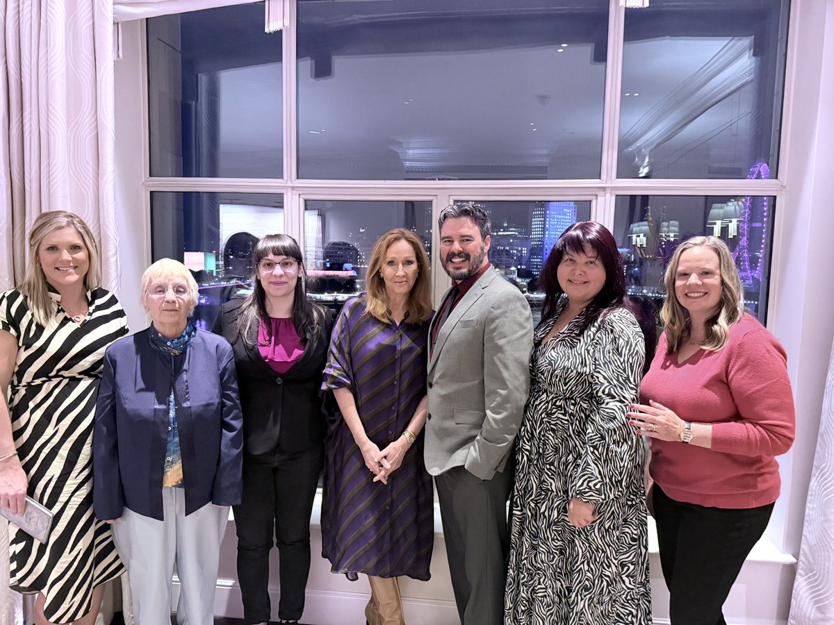 anerdypastime's tweet image. Finally back in the US after the trip of a lifetime in England! I want to thank you, @jk_rowling, your staff, and @lumos for the amazing experience and opportunity. I'll always remember this night and your kindness.