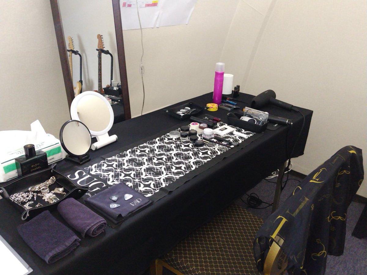 h_youkou's tweet photo. 意を決して今年も参加したSM温泉楽しかったー！！
楽屋再現部屋があったり、映像流しているお部屋があったり新しい企画もあってSUGIZOさん&amp;スタッフの皆々さま本当にお疲れ様でした！
#SUGIZO
#SM温泉
#SM旅行2025
#SOULSMATE
#温泉旅行TOUR2025♨️ https://t.co/xhKiDwXhrF