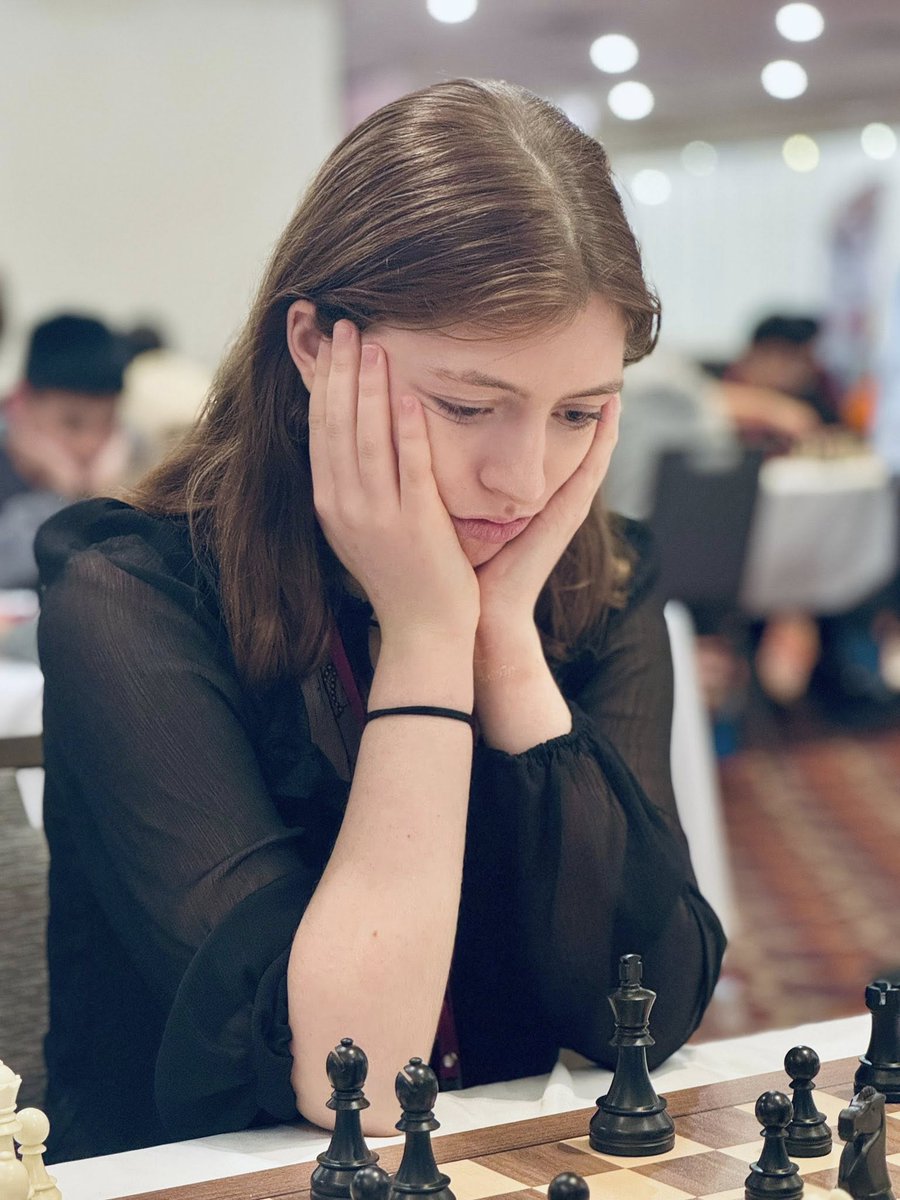 OnTheQueenside's tweet image. ELINE IS WORLD CHAMPION ONCE AGAIN!!!!! 🇳🇱🥳🥳🥳🥳

She won all six of her games on Day 2 to become the 2025 girls&apos; World Junior Blitz Champion! 🤩

s1.chess-results.com/tnr1238556.asp…
📷: Patricia Claros Aguilar
#chess #womeninchess