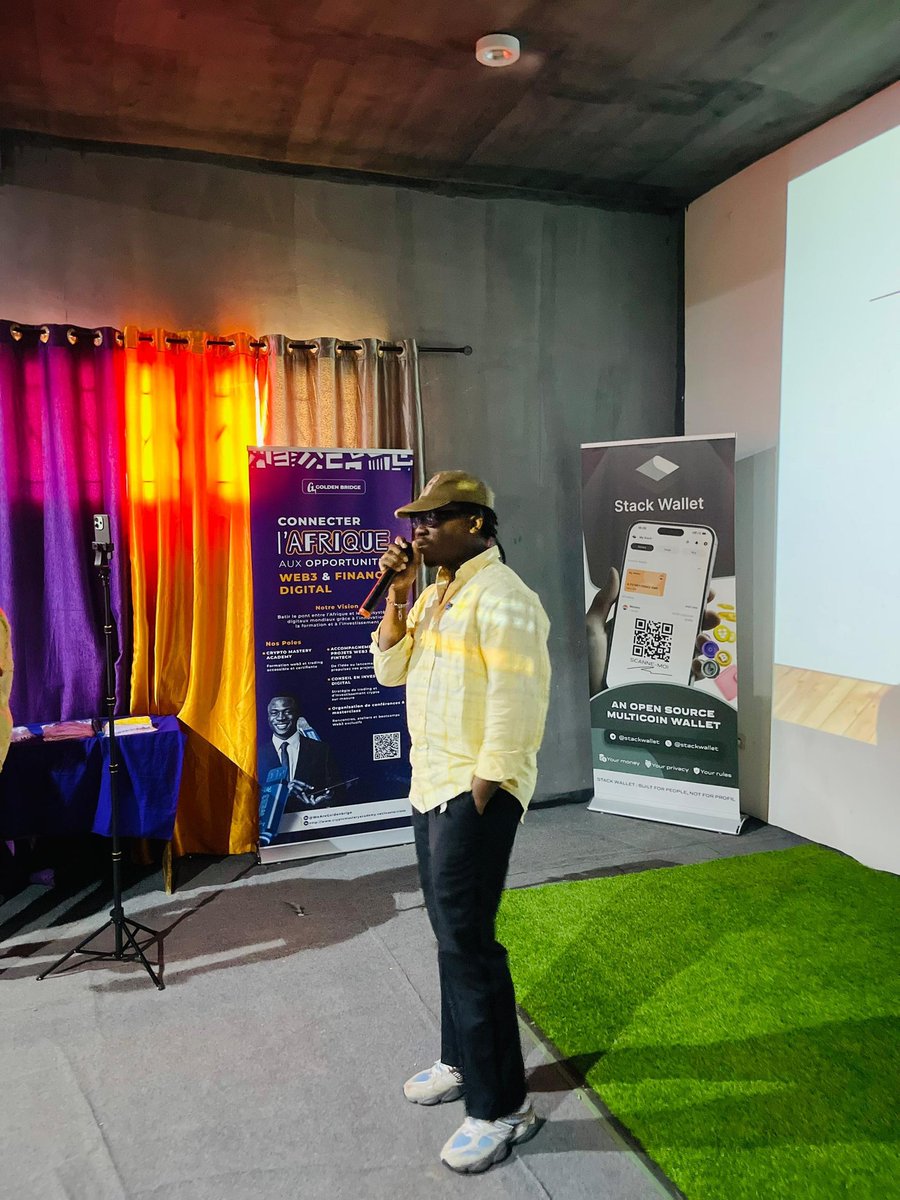 Africhain's tweet image. 📍Parakou–27 Septembre
#AfriChain,représenté par Josaphath Abiola LAOUROU,était présent au meet-up #StackWallet pour partager sa vision d’un Web3 accessible à tous

Un grand merci à @mercianoalia ainsi qu’à l’ensemble des participants pour leur engagement
#AfriChain @Stack_Africa