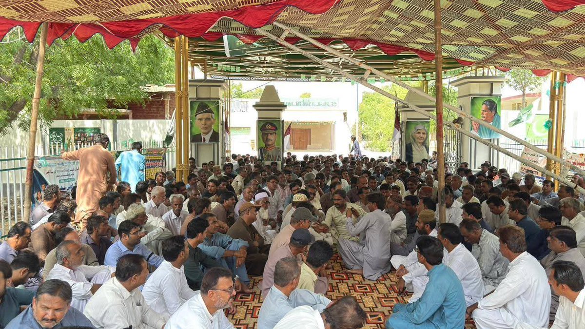 Protest for rights of All Employees at Mithi

#JusticeForSindhEmployees
#YoungTeachersAlliance #YTA #SEA #GSTA #GOAS