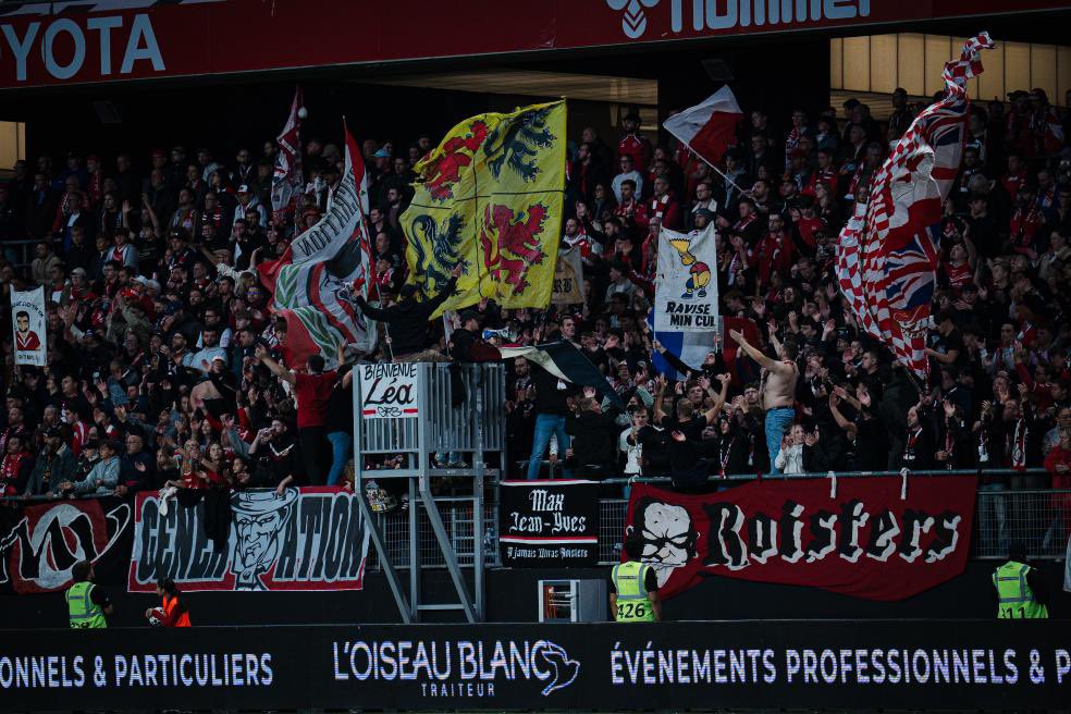 UltrasRoisters's tweet photo. J8 VA - Villefranche (26/09/2025) 

Une victoire qui fait du bien ! 
Le groupe avait quelques messages à faire passer 🖌️ 

⬇️

����@FederationVA https://t.co/P1aN3hArIm
