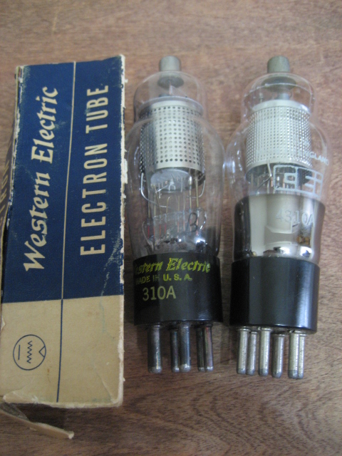 mojii1141341's tweet photo. #五極電圧増幅管
#WE310A は
英国 #Mullard 社が開発した #ペントード #赤球 #EF37 を元に
米 #WE が10V球にアレンジ 同じ #トップグリッド 型
整流管 #274B 出力管 #300B ドライバー管 #310A はお馴染みのラインナップ
#WE91型 #シングルアンプ https://t.co/ot1PIJ7g18