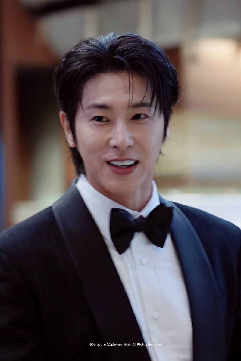 plavarnsine's tweet photo. ทำอะไรไม่ถูกเลย มือสั่นมากกกก 😭😭😭

#BKKIFF2025
#정윤호 #CHUNGYUNHO
#유노윤호 #UKNOW
#ユノ #ユンホ https://t.co/YFuexVEpHT