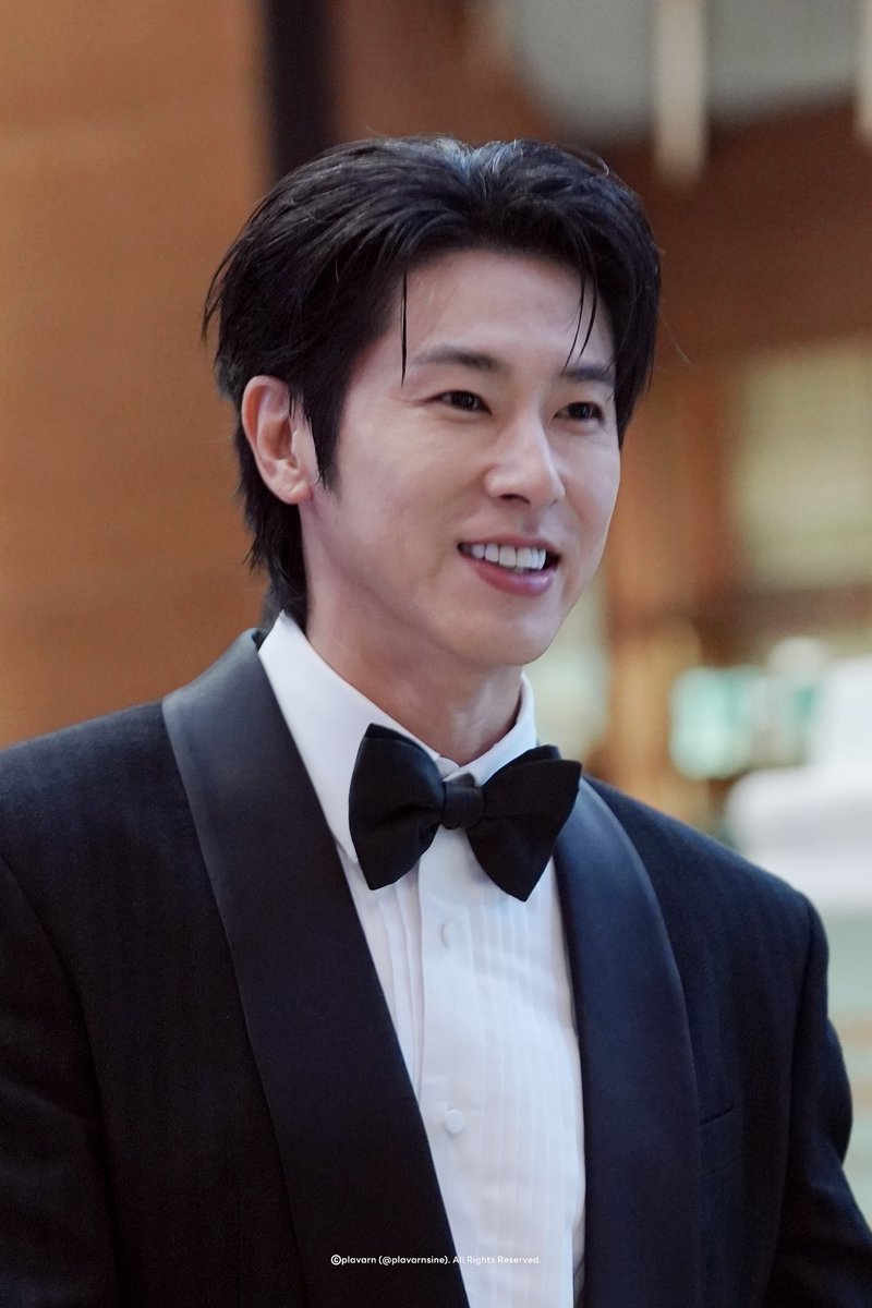 plavarnsine's tweet photo. ทำอะไรไม่ถูกเลย มือสั่นมากกกก 😭😭😭

#BKKIFF2025
#정윤호 #CHUNGYUNHO
#유노윤호 #UKNOW
#ユノ #ユンホ https://t.co/YFuexVEpHT