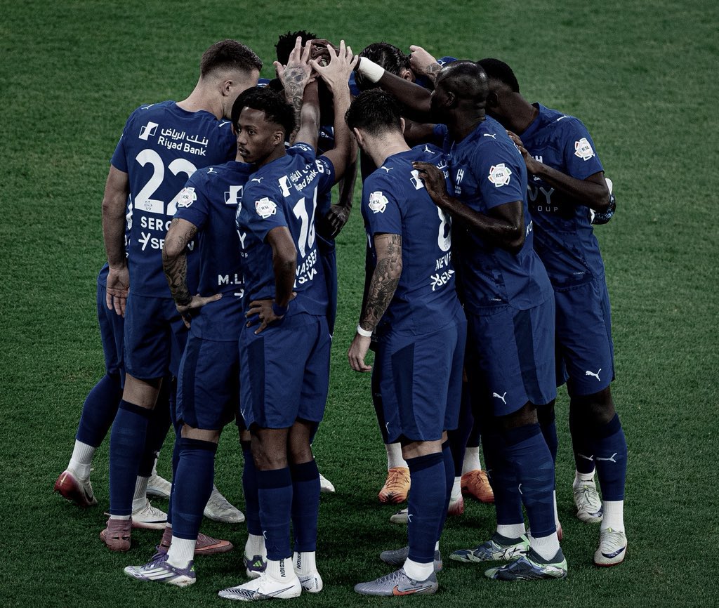 مساء الهلال الأخير قبل التوقف
مساء العشق في بطولته المفضلة 
ما أجمل الهلال في يوم النخبة 💙
 #HilalDay