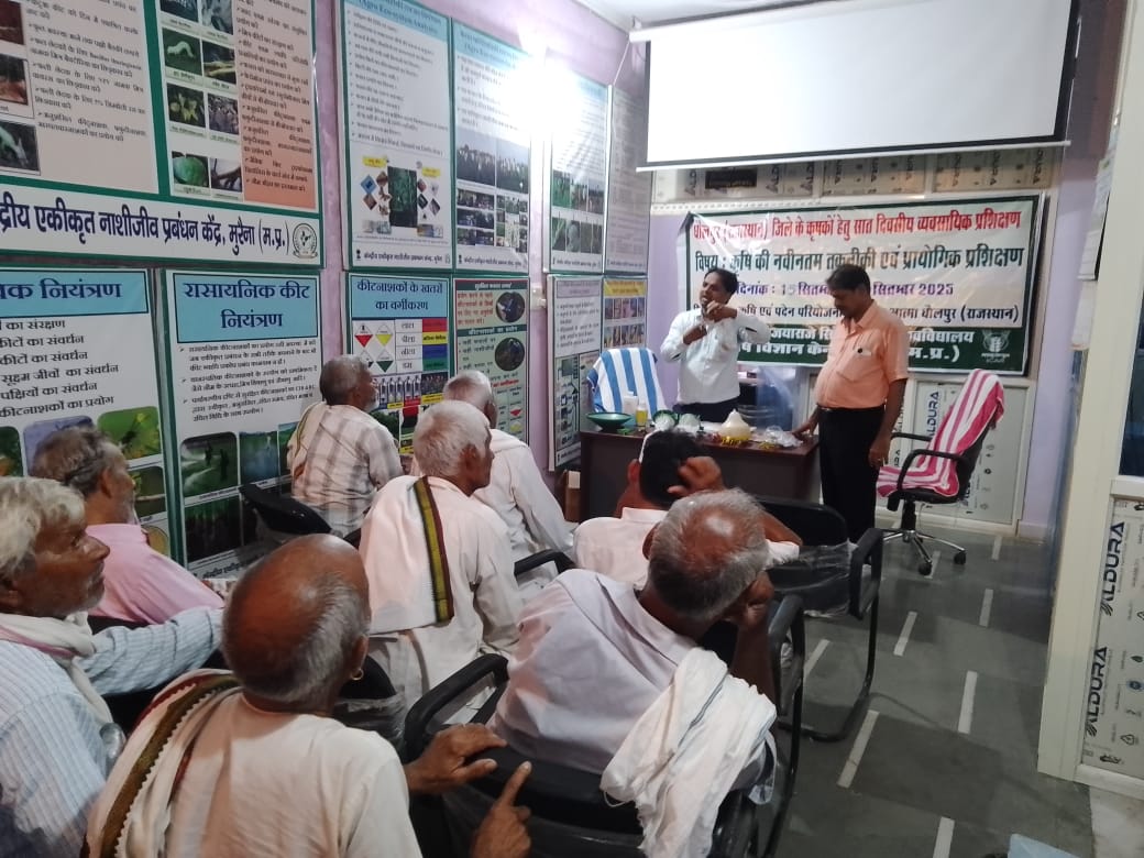 CipmcMorena's tweet photo. धौलपुर राजस्थान के 35 किसानो ने दिनांक 18.09.2025 को मुरैना कार्यालय मे प्रयोगशाला तथा  आइ पी एम और एनपीएसएस के बारे में जानकारी दी गई https://t.co/HFuYFnpzut