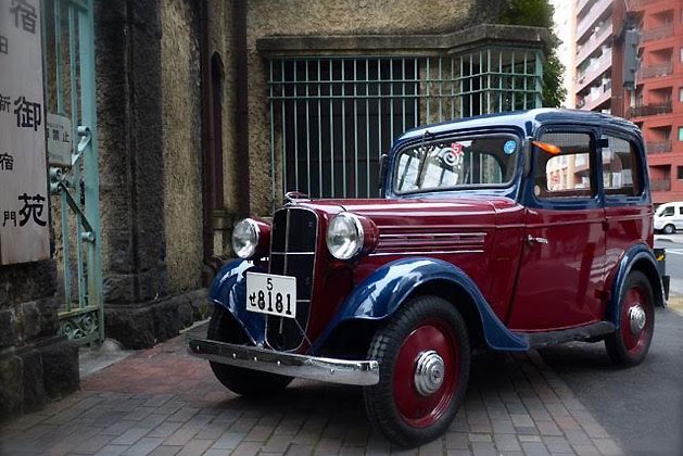 Benjamin50cc's tweet image. ダットサン会の会報を眺めていてふと、
小学生の頃テレビで放送していた｢怪談レストラン｣のアニメの中で、おそらく戦前型のセダンが登場していたことを思い出した。
時代設定は現代のはずなのに、主人公の父が運転しており、アニメ制作者のマニアっぷりに子供ながらも驚いた記憶がある。