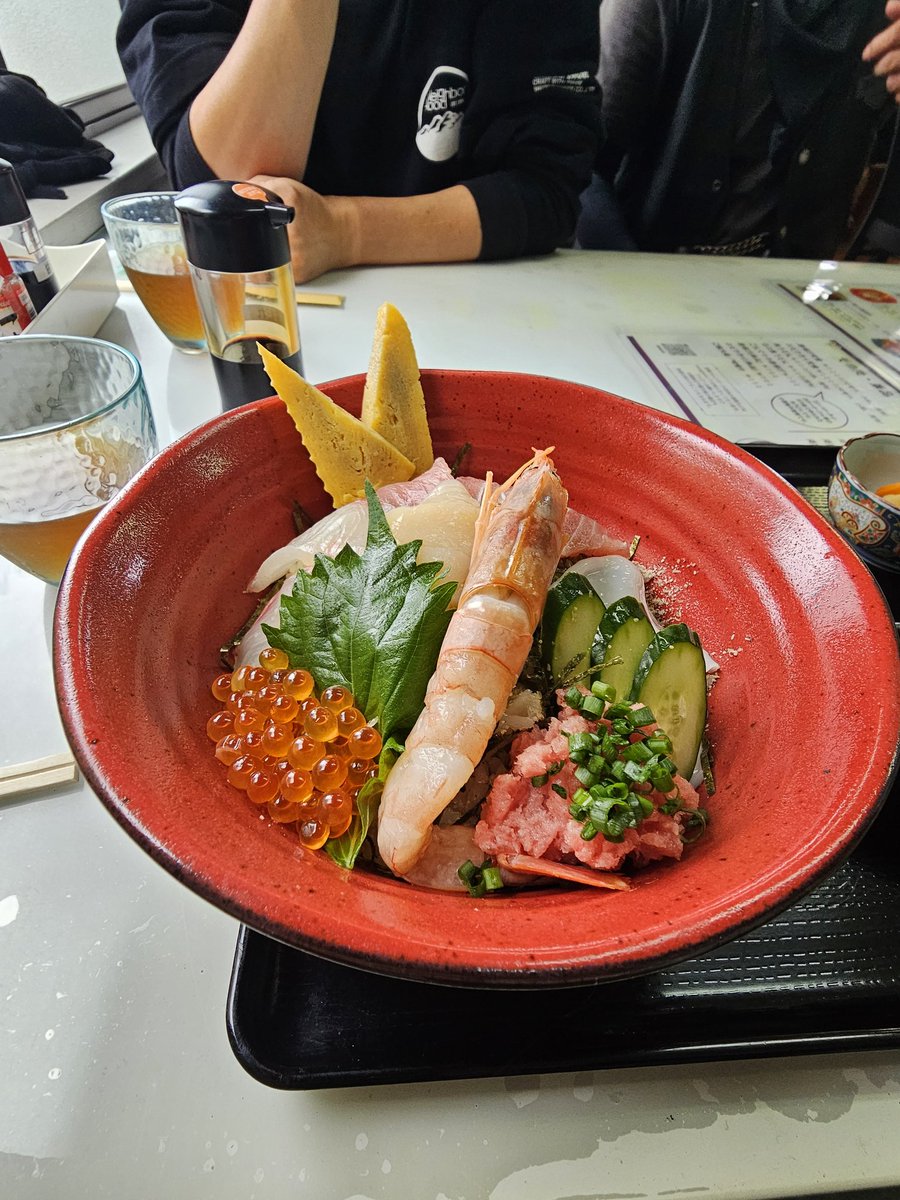 SuKe_NeKo_G's tweet photo. 久しぶり複数で走って海鮮丼
シンプルにうまいの一言でした https://t.co/qg9GhOoNUy