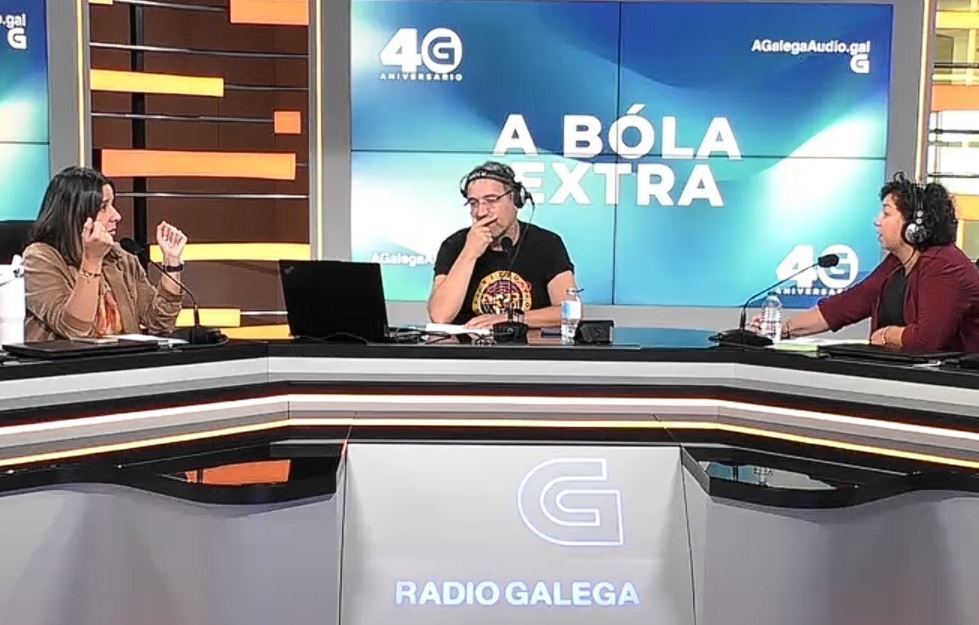 No último programa descubrimos que hai unha parte importante da poboación galega que apaga o wifi cando durme ou cando non está na casa. A outra parte da poboación non o fai.
Pensades que vos van roubar o sinal? É derroche?
#ABólaExtra. Con Leti da Taberna agalegaaudio.gal/videos/detail/…