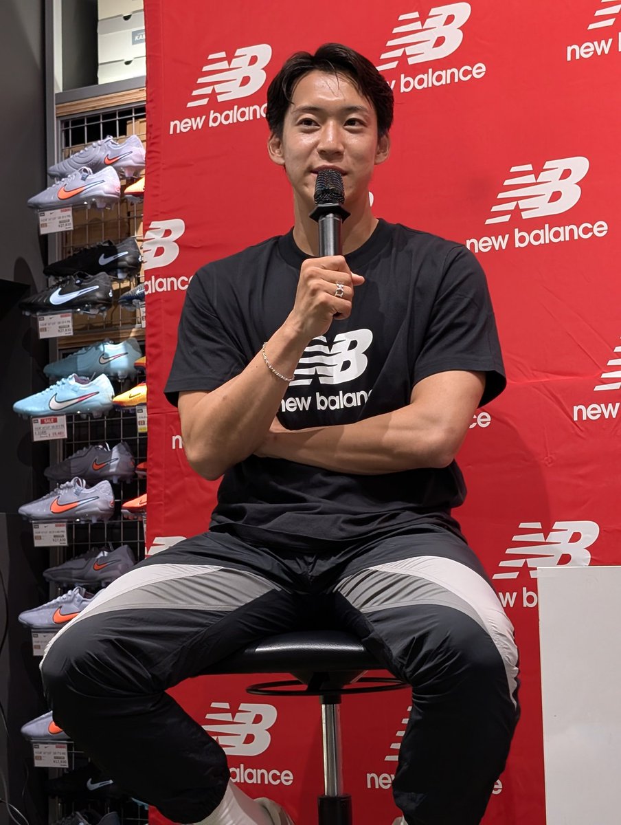 akira111116's tweet image. サッカー少年たちの質問に丁寧に答えてて泣ける。

#三浦颯太　#frontale #KAMO　　#NewBalance