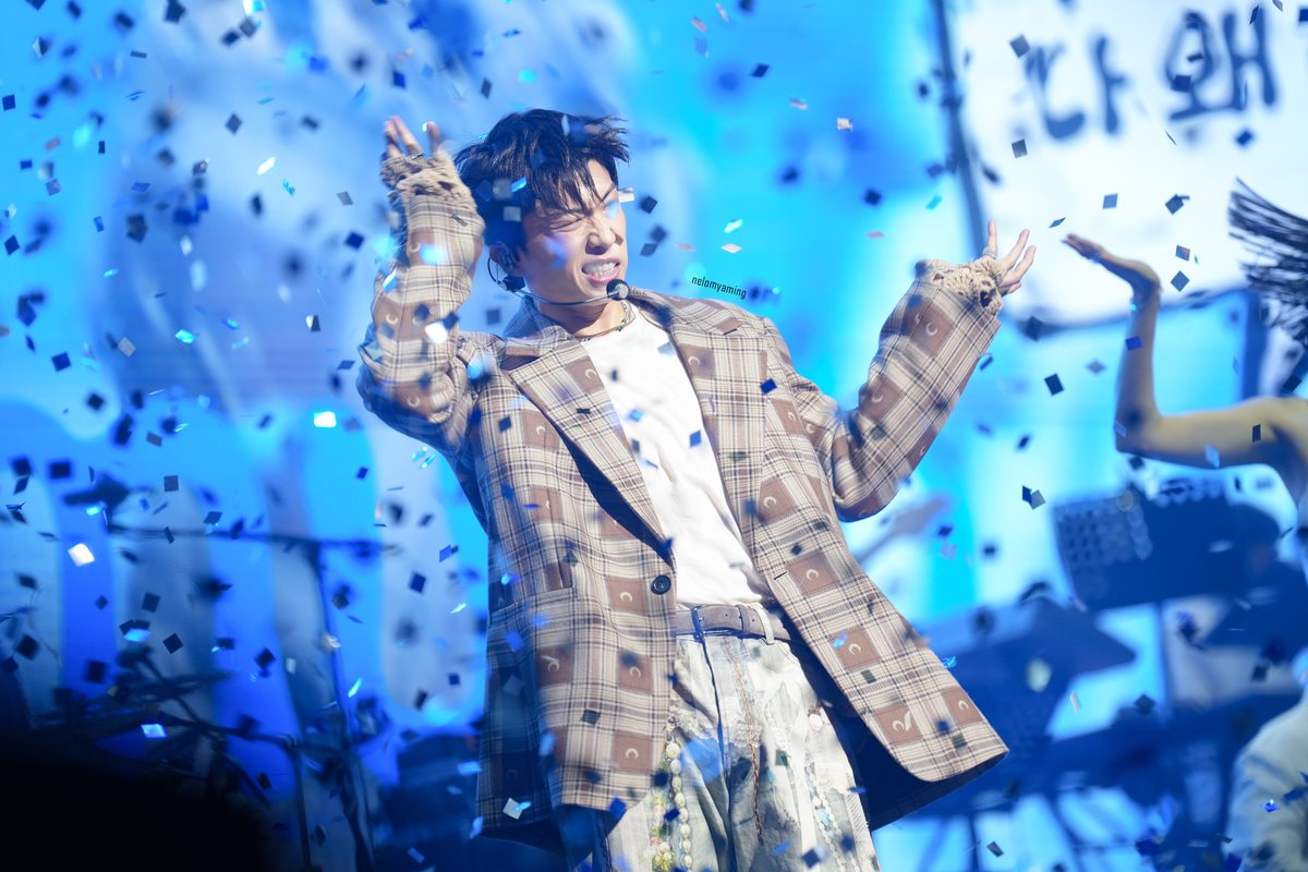 melongnelom's tweet photo. 0927 장우영 콘서트 halfhalf 그래도 컨페티 속에서 나름.... https://t.co/MgPEgdCS4f