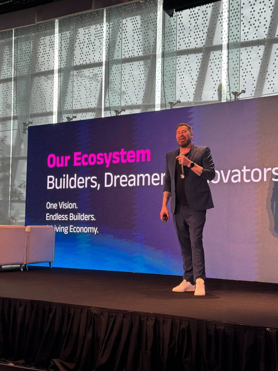 Our CMO just lit up the stage at CoinFerence Singapore with insights on “Building the Blockchain of the Future.” 🌍✨

The crowd felt the momentum, community, collaboration, and innovation driving what’s next.

#BlockDAG #Token2049 #CoinFerence #CryptoCommunity #FutureOfFinance
