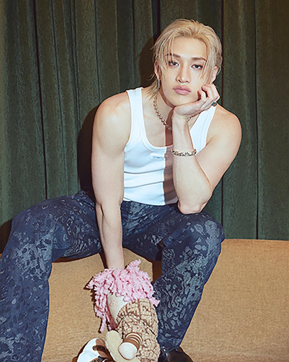 chrischanholic's tweet photo. 여자가 얼마나 무서운지도 모르고..... 

#BANGCHANxFENDISS26
#BANGCHANxMFW25
#FENDISS26 @Fendi https://t.co/ORVhtM5HJM