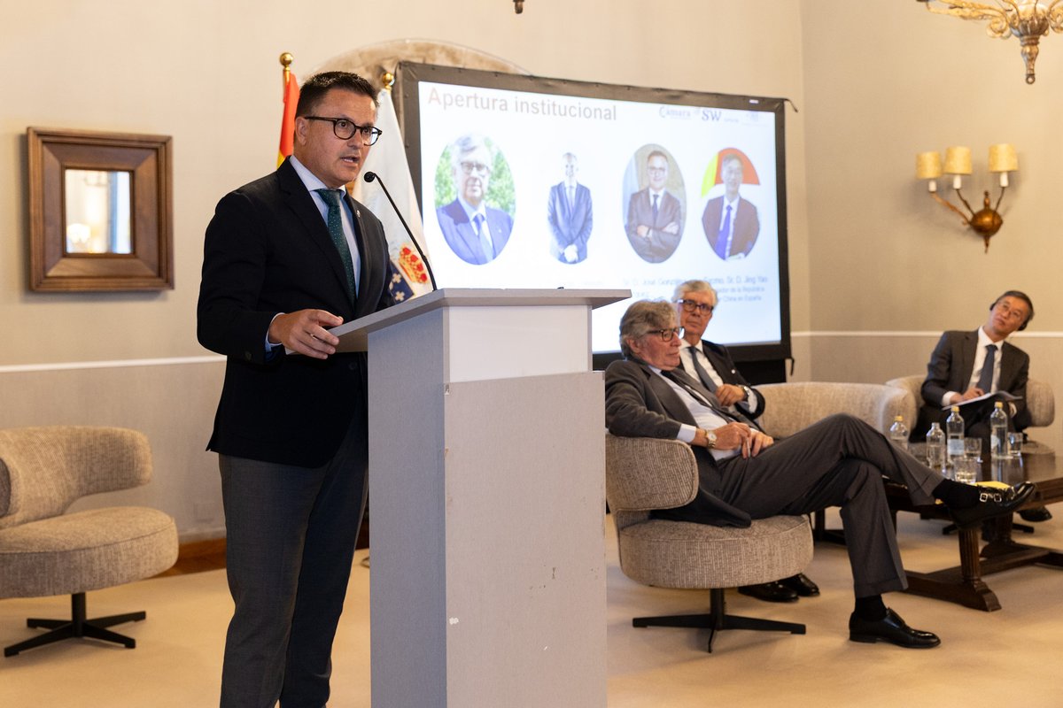 JoseGonVaz's tweet photo. Avogamos polo reforzo das relacións comerciais para impulsar a internacionalización das nosas empresas.
Participamos no foro "Oportunidades de cooperación e investimento entre empresas galegas e chinesas" organizado pola @CEG_Galicia en colaboración coa @CCompostela e #SWSpain https://t.co/G4hJpambw2