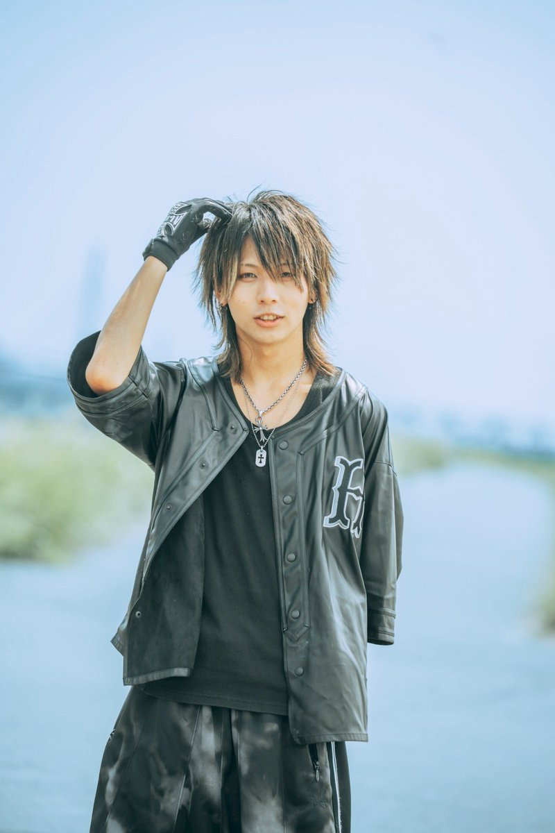 __nanasi__s's tweet photo. 25歳になりました！

まだまだ未熟でみんなにちゃんと気持ちを伝えられてるか不安だけどこれからもっと伝えられるようにしたいです！

俺とんでもない25歳にしたいから着いてこいよぉー！ https://t.co/5MQk3jIXMm