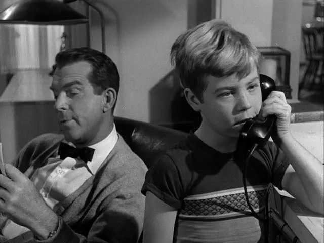 michealsander11's tweet photo. #OTD in 1960: the 1st pilot episode of #Mythreesons "Chip of the Old Block" 9/29/60 on @abc
Steve (Fred MacMurray) is introduced to an attractive single woman. And Chip his youngest son invited to a school dance with a **GIRL***!
Happy 65th Anniversary to #Mythreesons! https://t.co/P33SjXJRCF