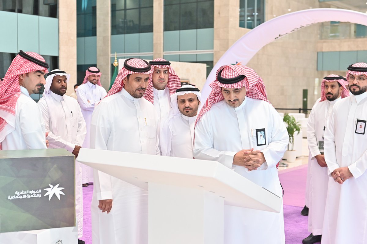 رئيس #جامعة_المجمعة يزور مشروع القياس الدوري للارتباط الوظيفي لعام 2025م، حيث اطّلع على آلية التنفيذ، وأكد على دوره في تعزيز بيئة العمل الإيجابية ، ورفع مستوى رضا وارتباط منسوبي الجامعة.