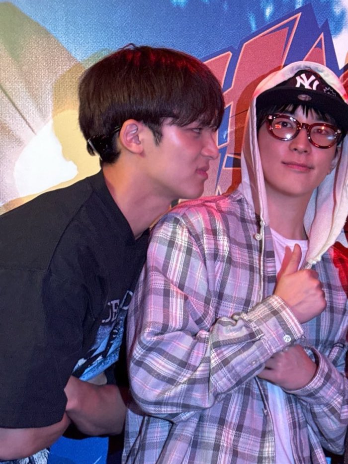 얘들아......................................