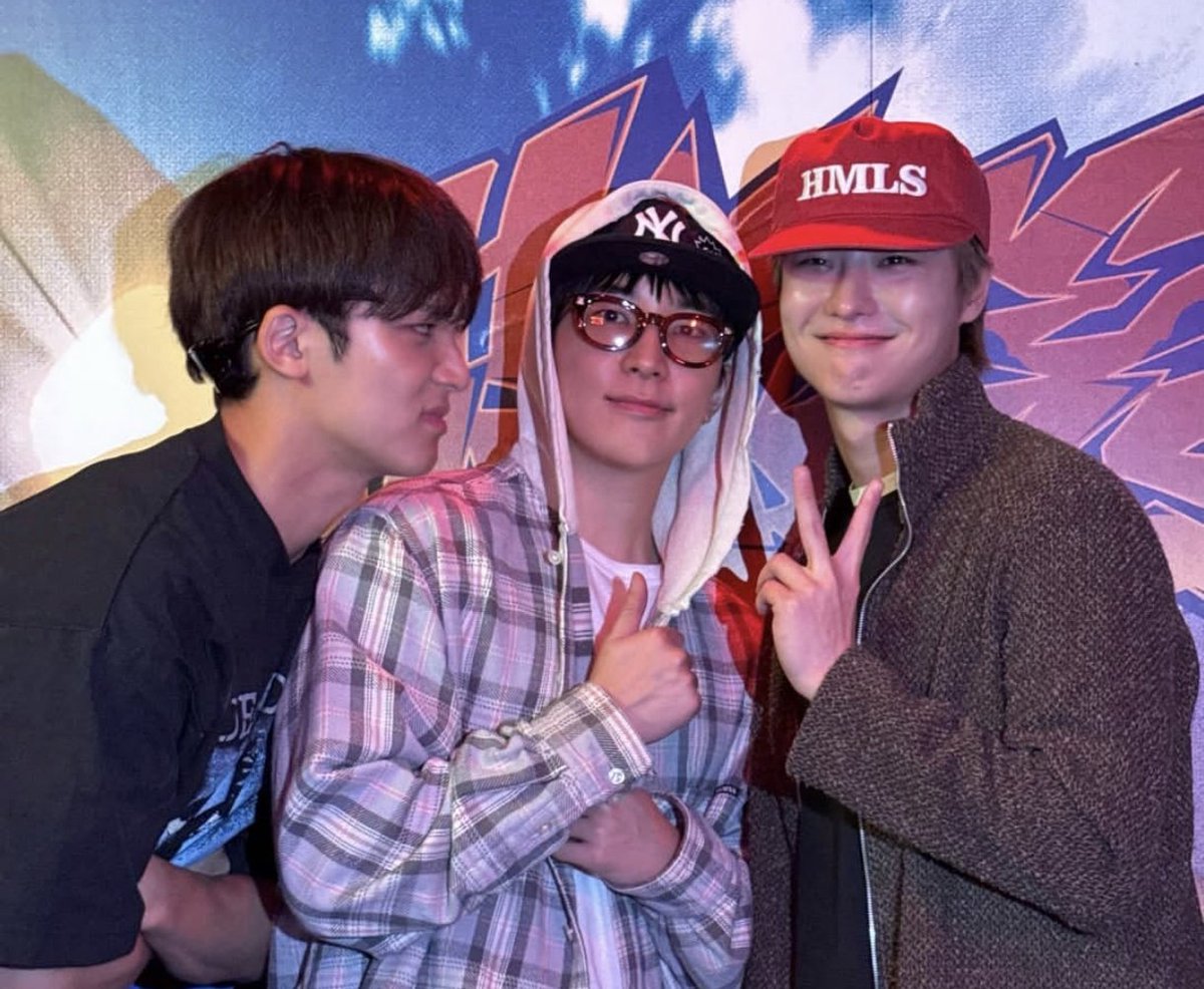 mw_archive's tweet photo. overprotective bf energy https://t.co/uNMH7SJvpT