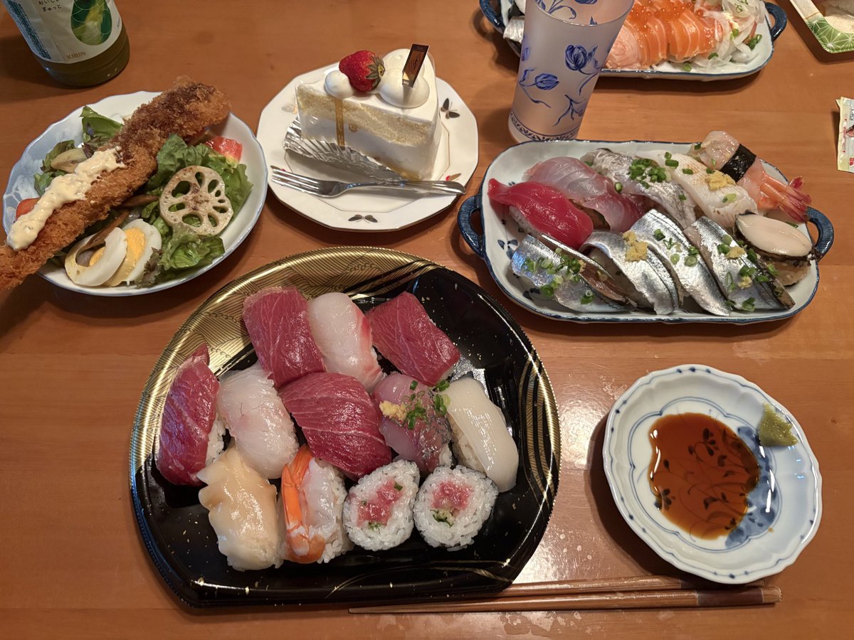 26歳になりました‼️
家族に大好きな寿司で祝ってもらいました🍣