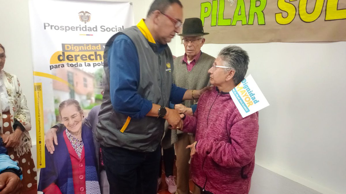 En menos de tres semanas, más de 900 mil abuelos y abuelas han sido inscritas rumbo al Pilar solidario y al programa Colombia Mayor. Gracias al despliegue de cada gerencia regional de <a href="/ProsperidadCol/">Prosperidad Social</a> alcanzaremos la meta de 1,5 millones por toda Colombia. 
Esto es #DignidadMayor