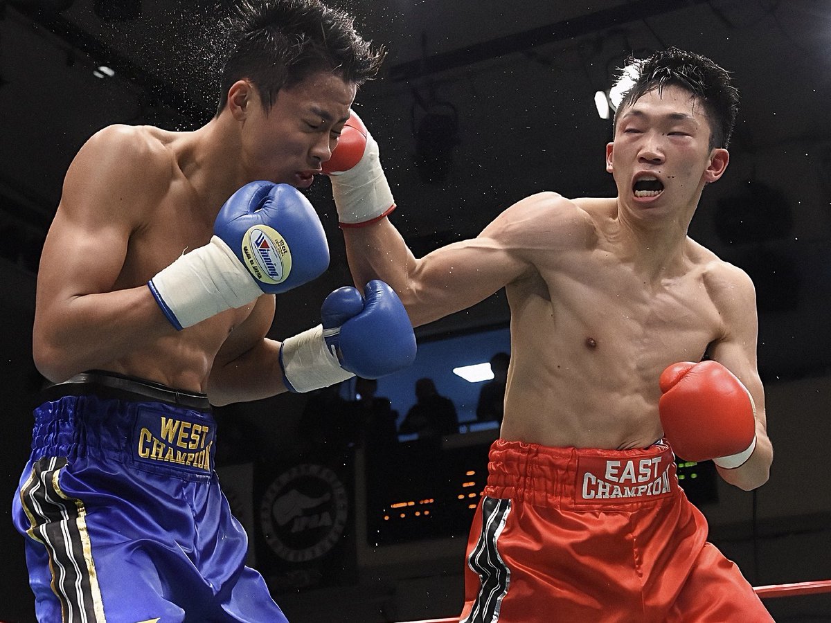 RokudaiF's tweet image. 安達陸虎選手の説明動画で
画像に微細な動きをつけようとAIにぶちこんだら

仲良く喫茶店で談笑し始めた
知らん奴追加されてるし
お前誰やねん