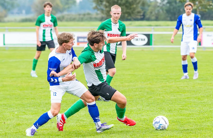 Bekijk de magistrale goal van Julian Bolhuis op bewegend beeld... Zie eemsmondsport.nl/onverzettelijk… (foto: ©SterkenburgMedia Winsum).