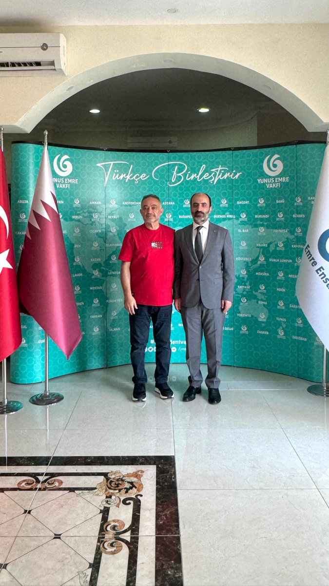 yeekatar's tweet photo. Merkezimiz bugün, Cumhurbaşkanlığı Kültür Sanat Büyük Ödülü sahibi koleksiyoner Mehmet Çebi'yi ağırlamıştır. Bu vesileyle nazik ziyaretleri için kendilerine teşekkür ederiz.
#yeedoha #yunusemreenstitüsü https://t.co/F75uajKRgq